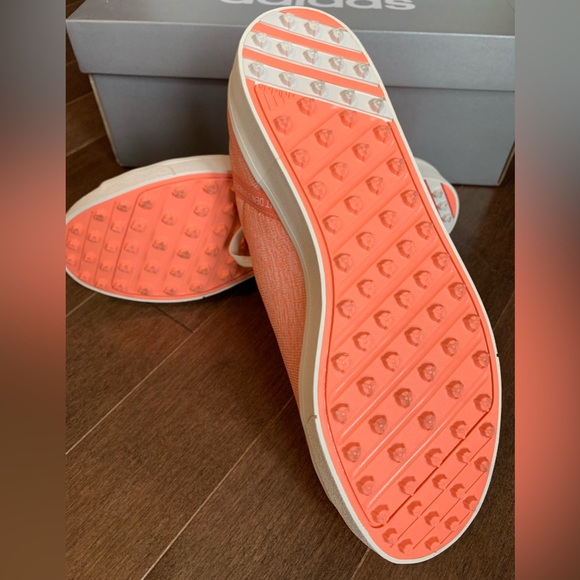 NWT and box Adidas Women’s Adicross golf shoes US 8.5 - Picture 2 of 4